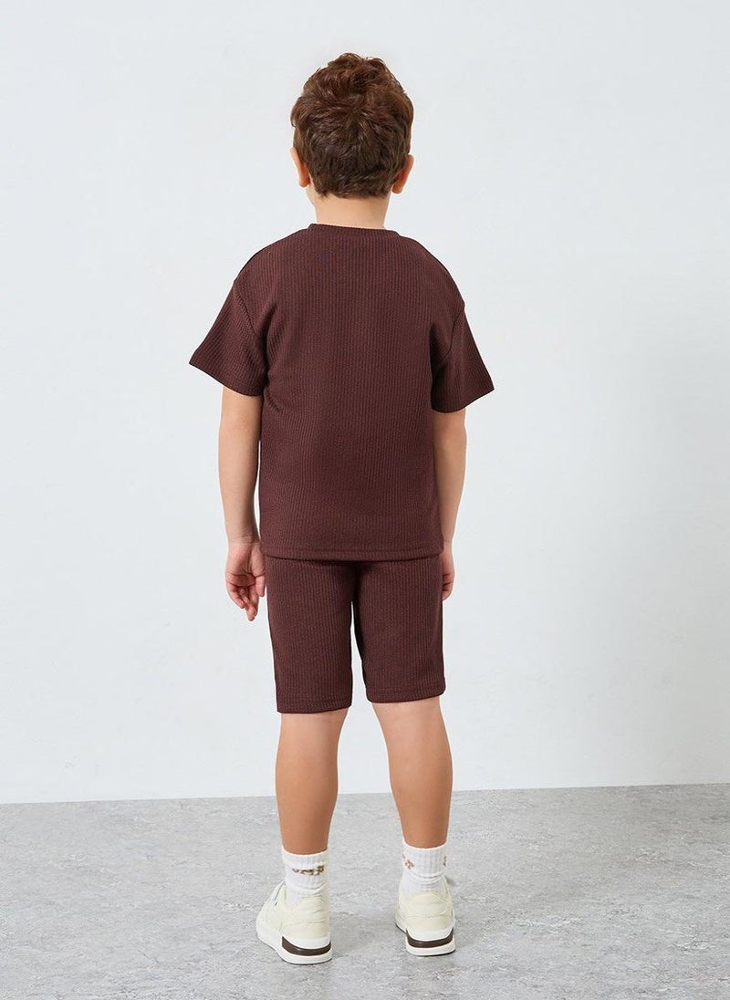 Styli Boys Brown Textured Knit T-Shirt and Shorts Set - Image 5
